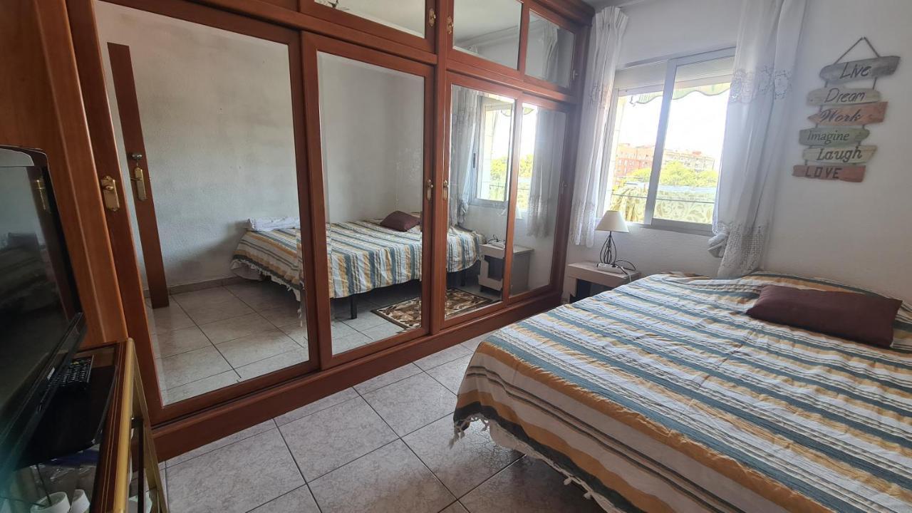 Rooms On Malvarrosa Beach Valencia Exterior photo